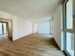 Geräumige Wohnung nahe Barbarossaplatz im Erstbezug! - Wohnen/Küche