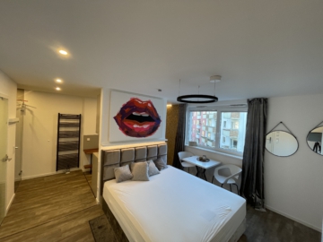 Geräumiges und möbliertes Single Apartment! Beste City West Lage!, 14193 Berlin, Etagenwohnung