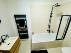 *BEFRISTET AUF 11 MONATE* Möbliertes Apartment am Helmholtzplatz! Toplage Prenzlauer Berg - Bad