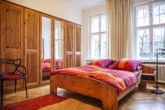 Bezugsfreie Stuckwohnung nahe Theodor-Heuss-Platz – Stilvoll wohnen im Altbau! - Zimmer
