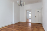 Elegante Stuckaltbauwohnung mit Potential nahe Brosepark! - Zimmer 1