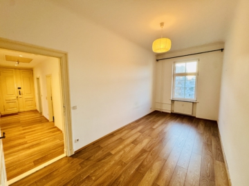 Wohnen mit Altbaucharme – Bezugsfreie Stuckwohnung am beliebten Dürerplatz, 12157 Berlin, Etagenwohnung