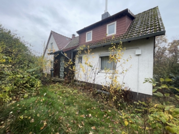 Bezugsfreies Einfamilienhaus in beliebter Lage mit großzügigen Grundstück., 37520 Osterode, Einfamilienhaus