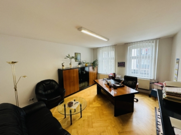 Attraktive Büroetage – kurzfristig bezugsfrei! *Gewerbliches Wohnen möglich!*, 12557 Berlin, Bürohaus