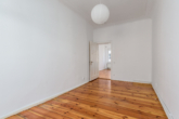 Elegante Stuckaltbauwohnung mit Potential nahe Brosepark! - Zimmer 2