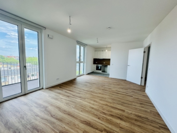 Helle, geräumige Wohnung mit 2 Balkonen nahe Barbarossaplatz, 10779 Berlin, Etagenwohnung