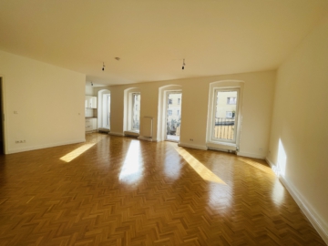 Geräumige Wohnung nahe U-Bahn Richard-Wagner-Platz! *EBK / Aufzug / Balkon*, 10585 Berlin, Etagenwohnung