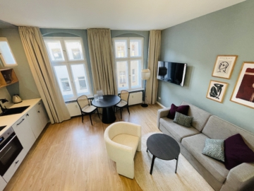 MÖBLIERTES Studio Apartment am Helmholtzplatz! FURNISHED Studio apartment at popular Helmholtzplatz!, 10437 Berlin, Etagenwohnung